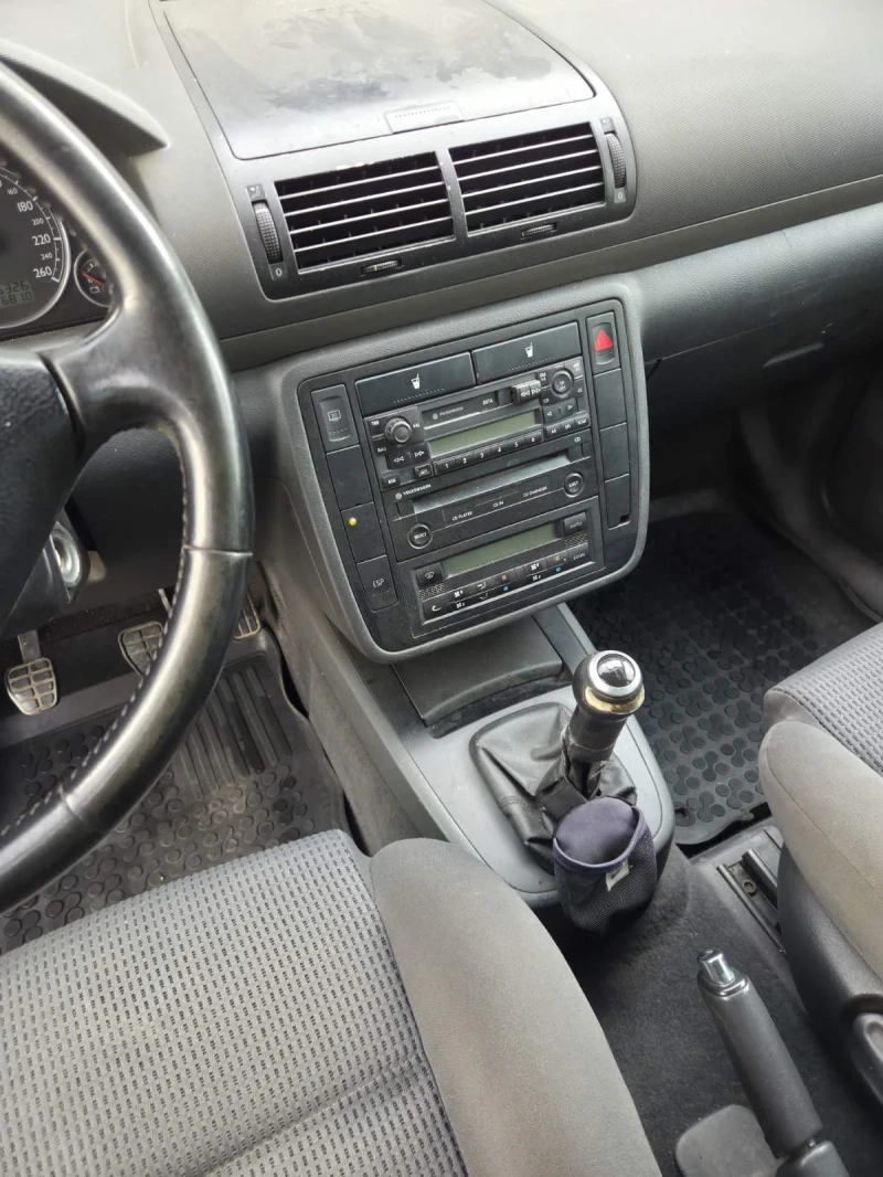 VW Sharan 1.9TDI, снимка 9 - Автомобили и джипове - 52526638