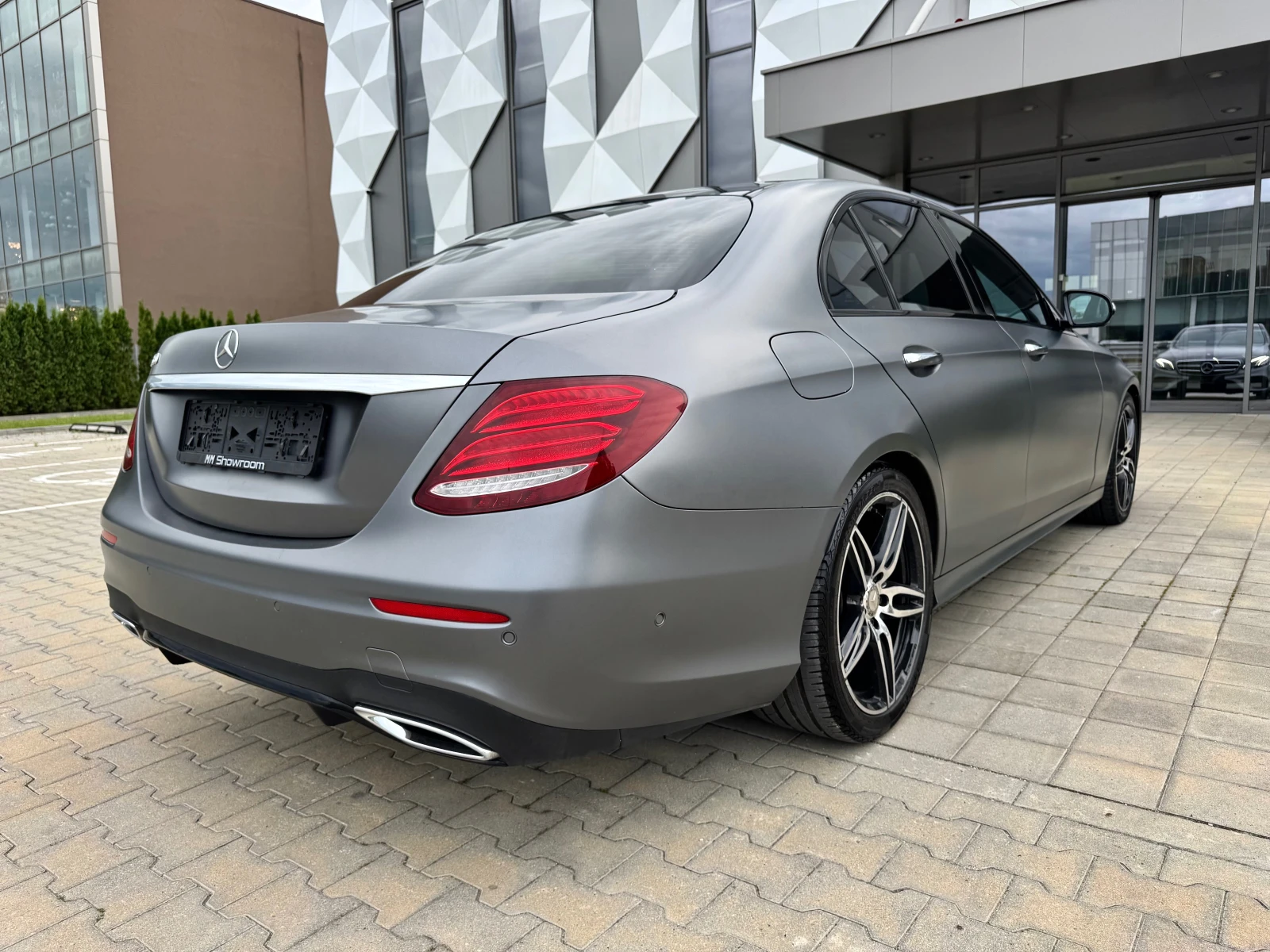 Mercedes-Benz E 350 AMG-DESIGNO-МАСАЖИ-ВАКУМ-360КАМЕРИ-BURMASTER-BLIND - изображение 5