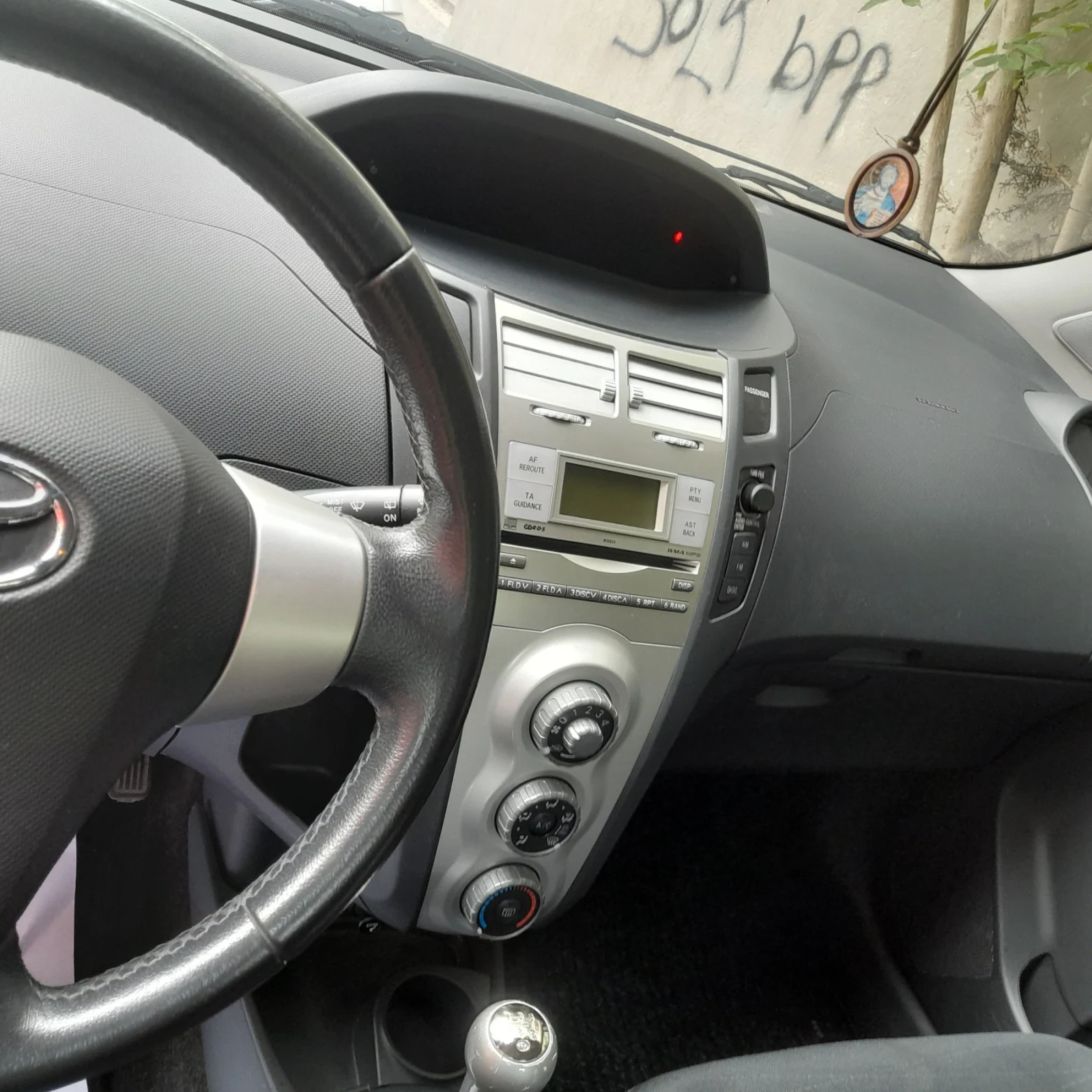 Toyota Yaris  - изображение 7