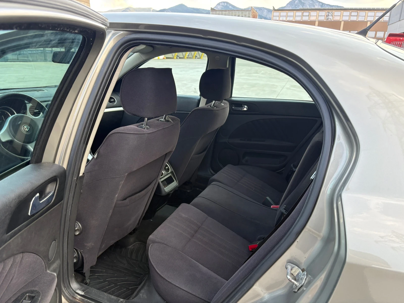 Alfa Romeo 159 1.9JTD - изображение 10