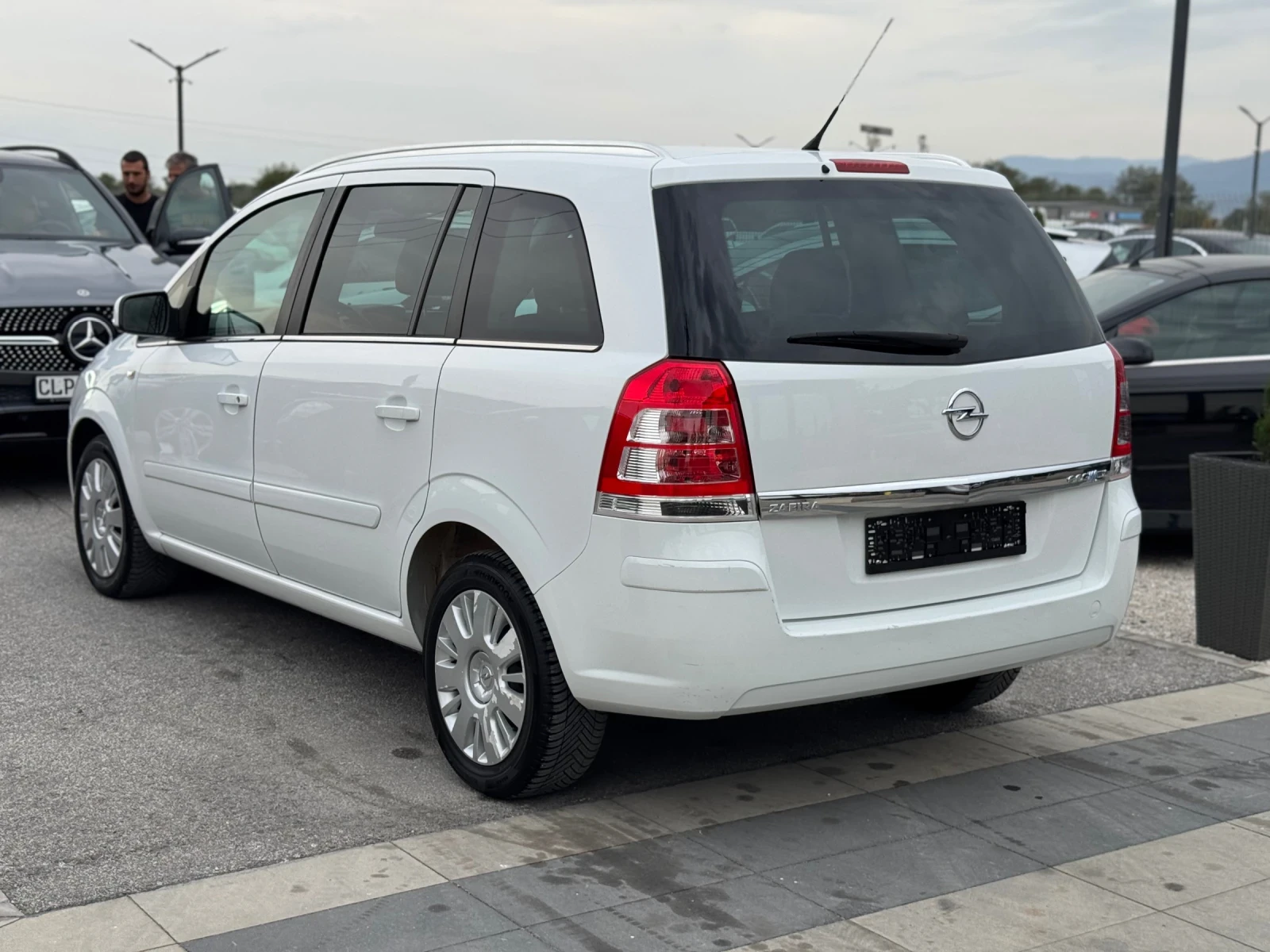Opel Zafira 1.6i TURBO - изображение 4