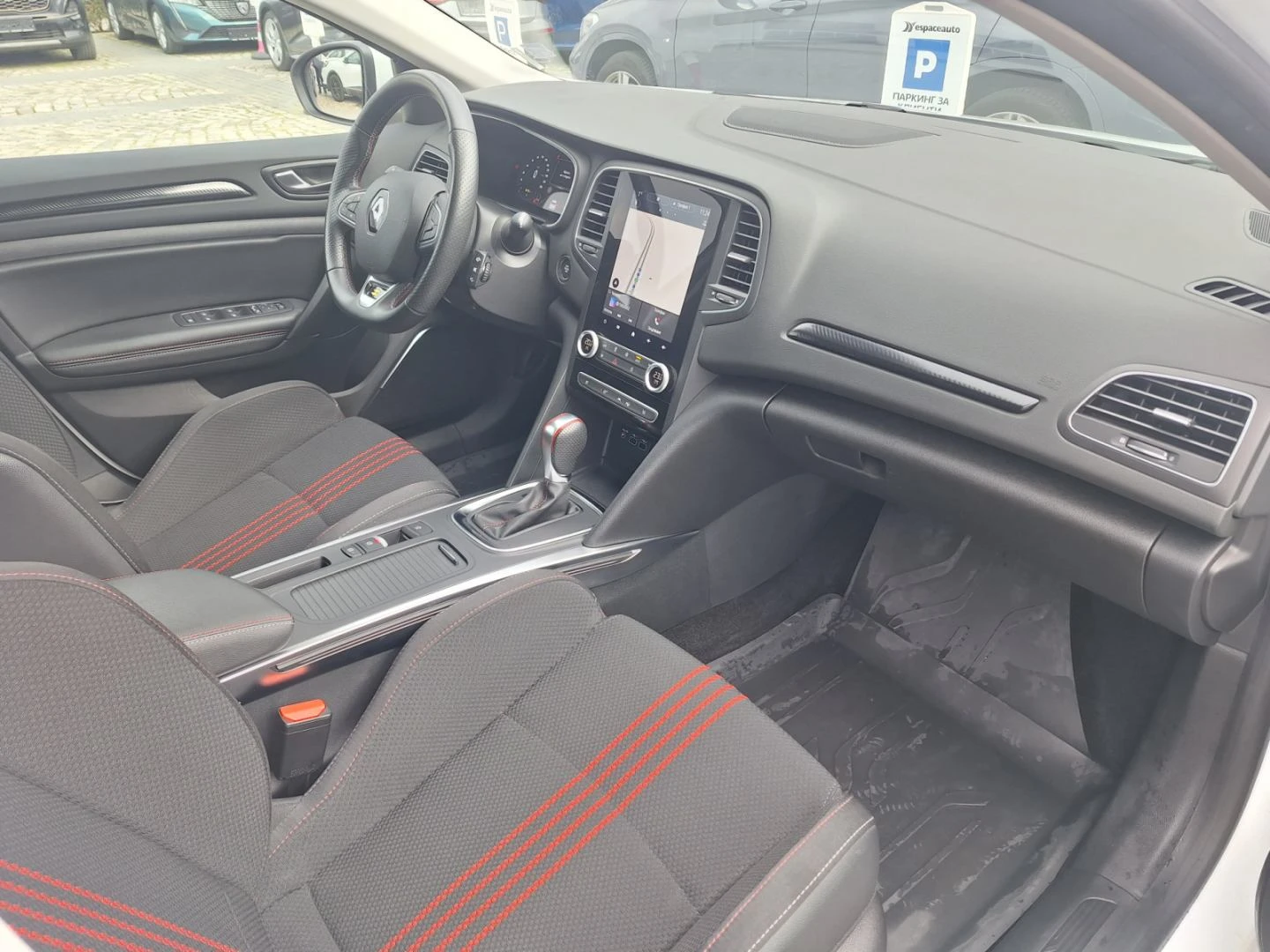 Renault Megane 1.3TCe/160к.с/EDC7/R.S. Line - изображение 8