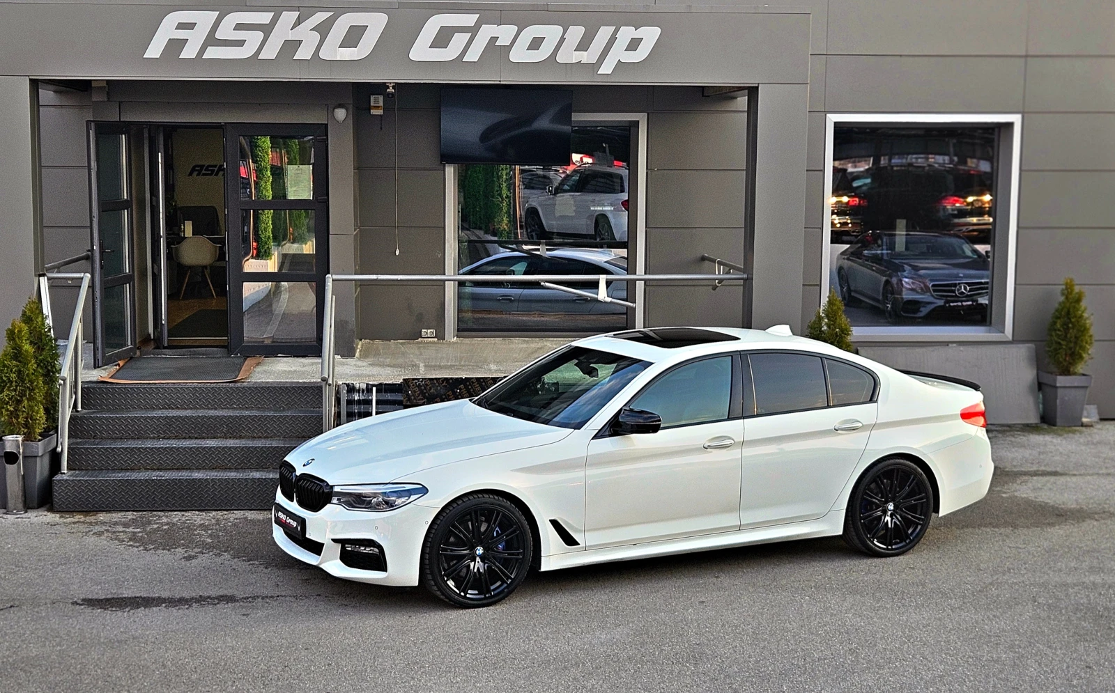 BMW 530 М/XD/SHADOW LINE/DIGITAL/3D CAMERA/HUD/ПАМЕТ/LIZIN, снимка 17 - Автомобили и джипове - 53743471