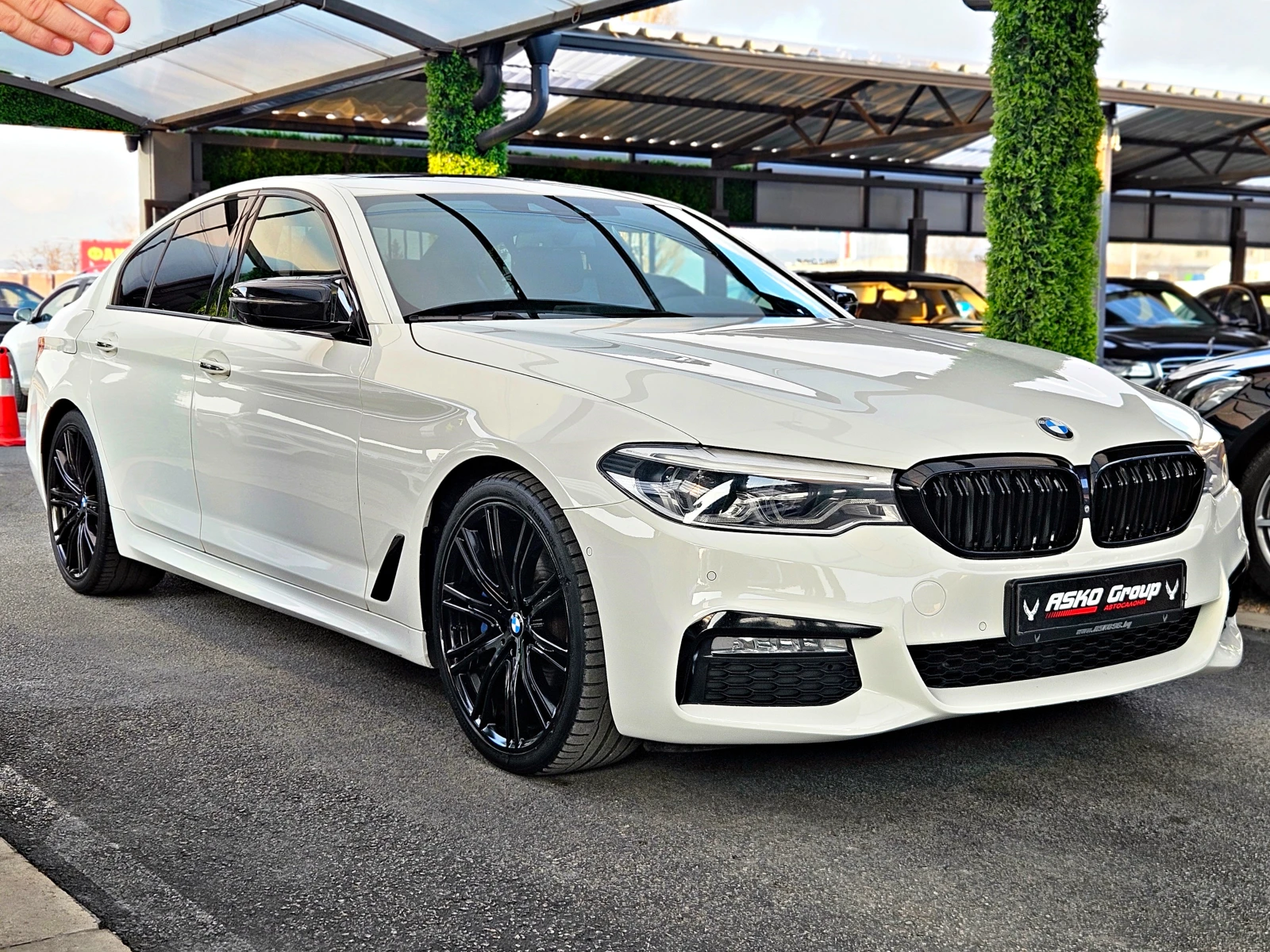 BMW 530 М/XD/SHADOW LINE/DIGITAL/3D CAMERA/HUD/ПАМЕТ/LIZIN, снимка 3 - Автомобили и джипове - 53743471