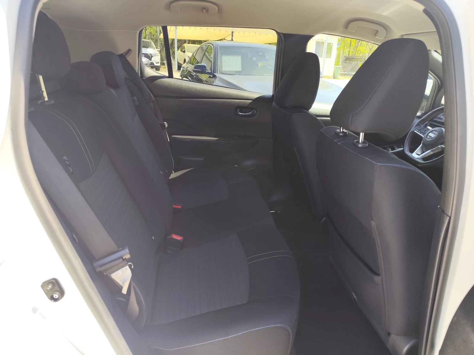 Nissan Leaf  40KWh* 150k.c.* АВТОМАТИК* LED* NAVI* CAMERA 360* , снимка 13 - Автомобили и джипове - 54303033