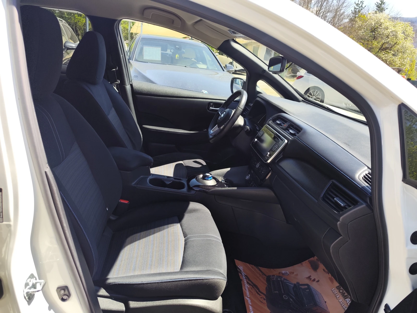 Nissan Leaf  40KWh* 150k.c.* АВТОМАТИК* LED* NAVI* CAMERA 360* , снимка 14 - Автомобили и джипове - 54303033