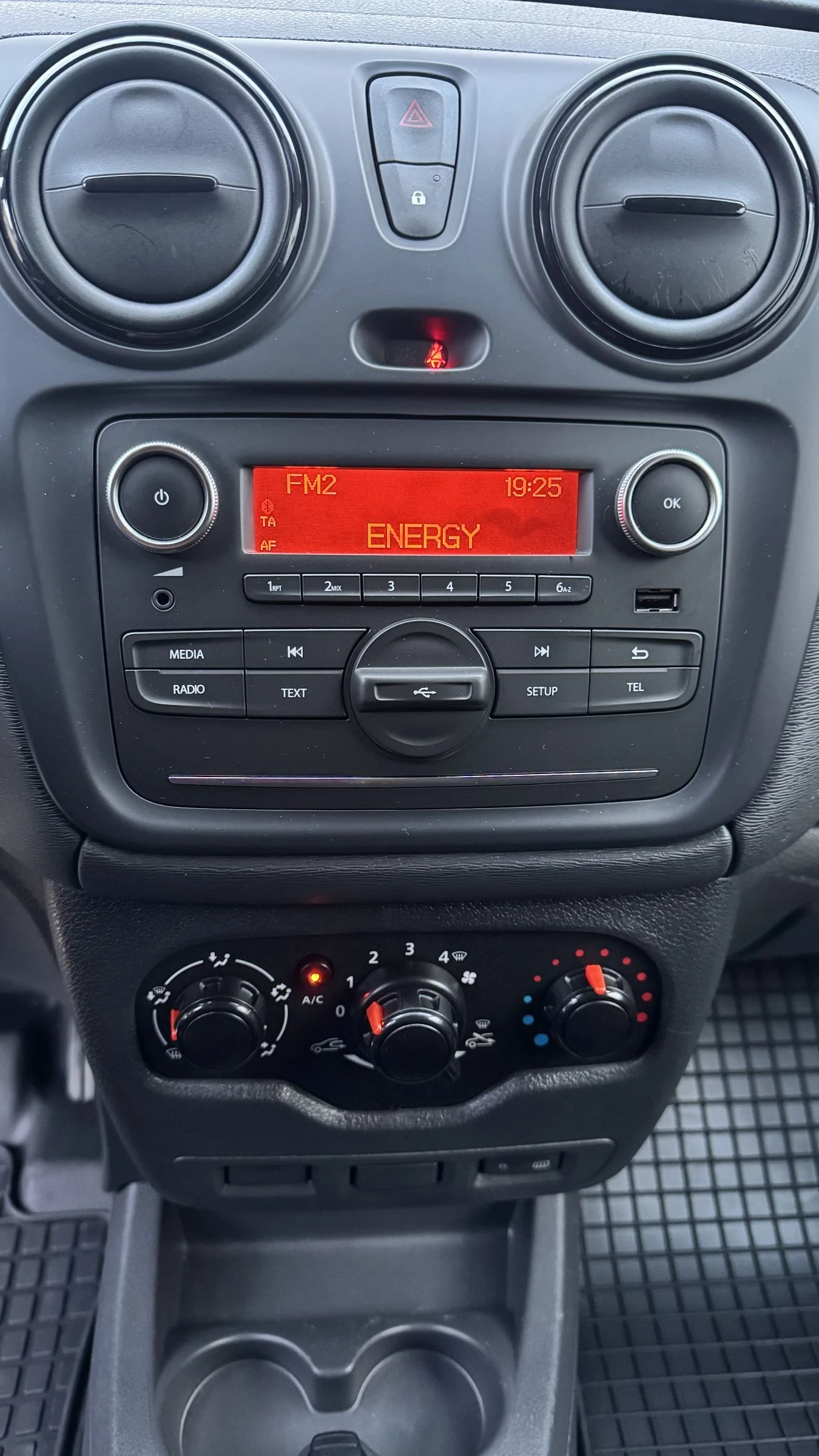 Dacia Dokker GERMANY* , снимка 13 - Автомобили и джипове - 54628818