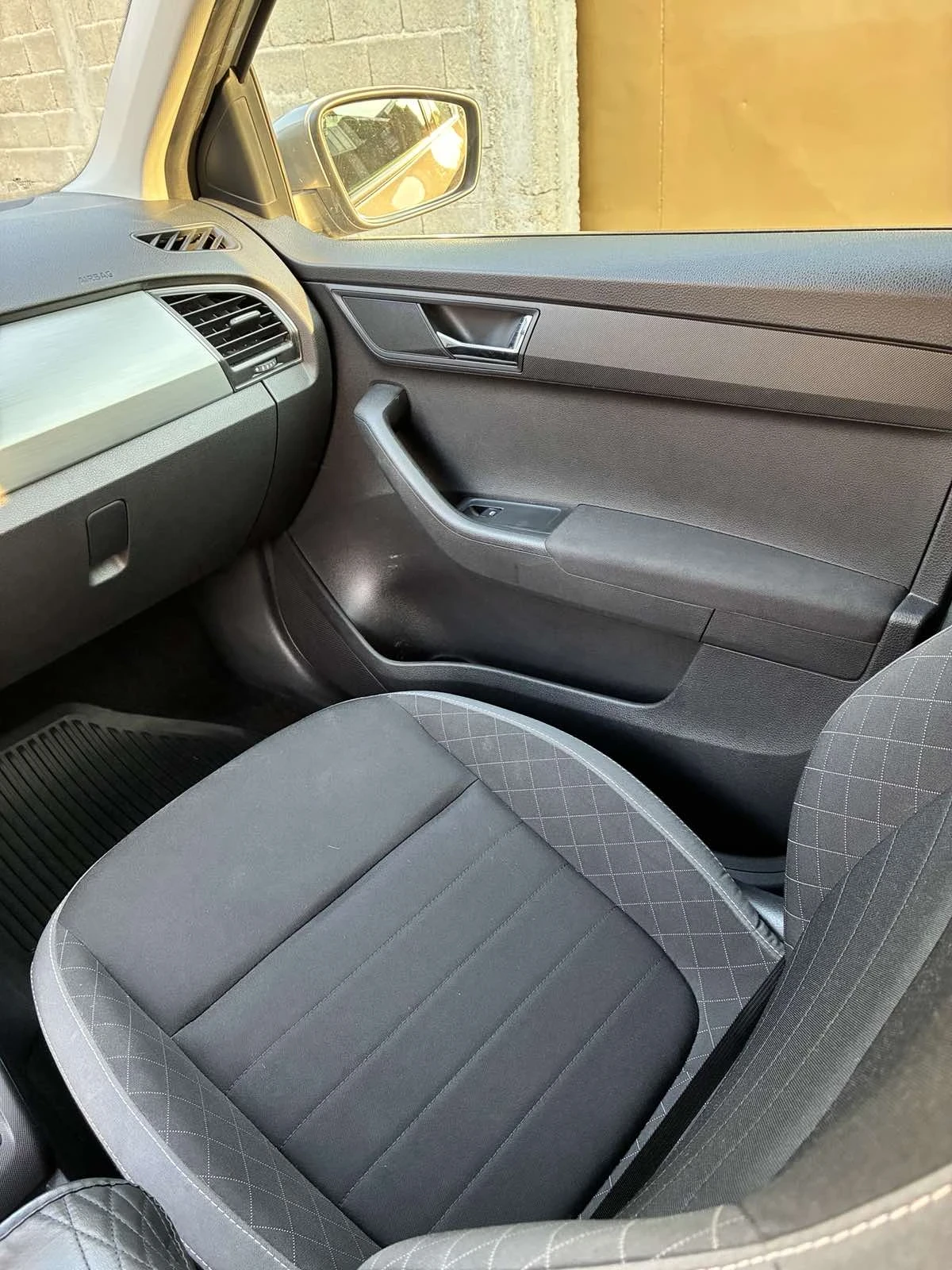 Skoda Fabia, снимка 15 - Автомобили и джипове - 56181192