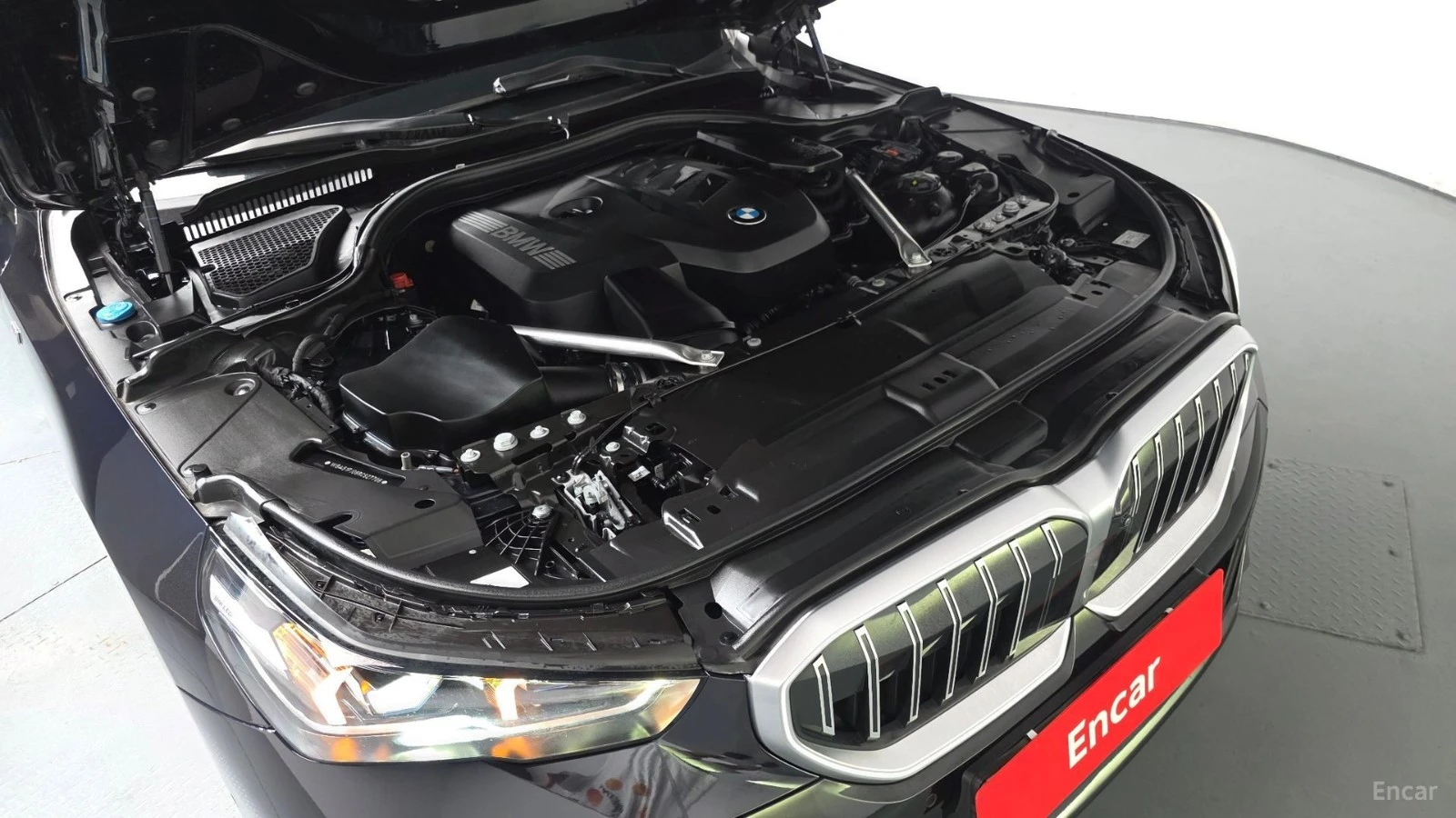 BMW 530 i - M PKG - DISTRONIC - 360 - HUD - ОБДУХ -ПОДГРЕВ, снимка 6 - Автомобили и джипове - 56311800
