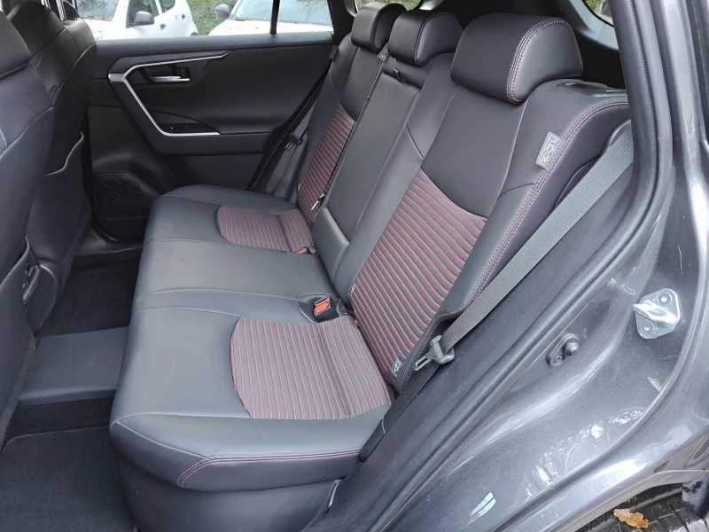 Toyota Rav4 PLUG-IN, снимка 11 - Автомобили и джипове - 53597781