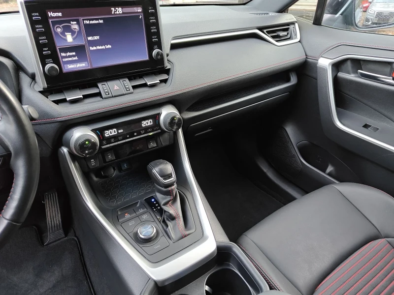 Toyota Rav4 PLUG-IN, снимка 8 - Автомобили и джипове - 53597781