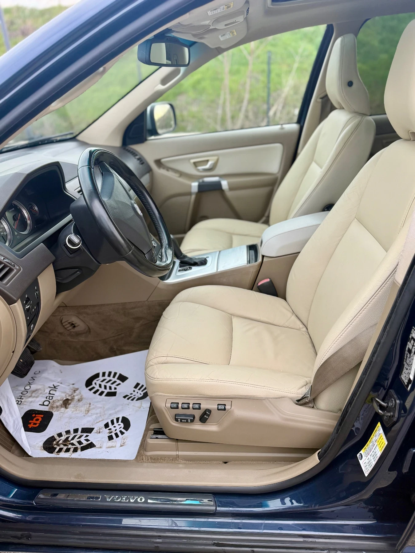 Volvo Xc90 3.2i 4x4 7 места перфектен, снимка 10 - Автомобили и джипове - 53999371