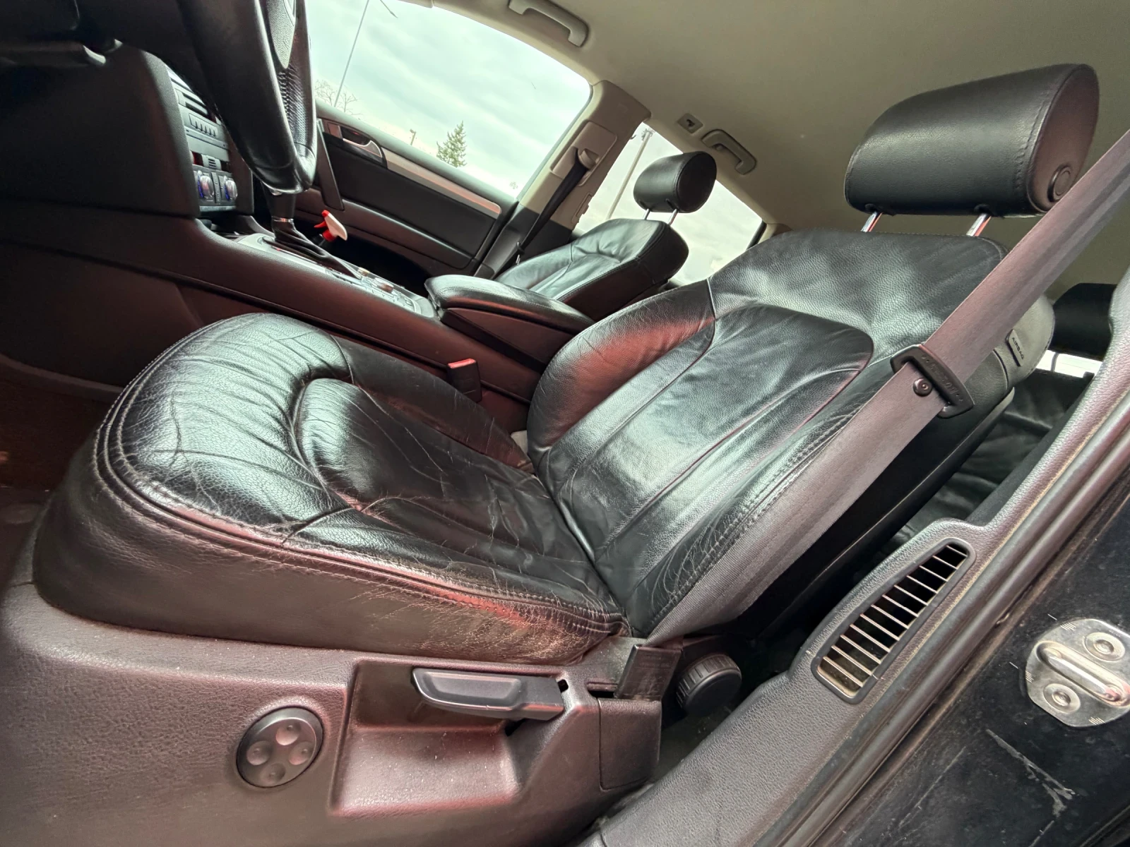 Audi Q7 3.0TDI* Обслужен* Регистриран, снимка 10 - Автомобили и джипове - 54056627