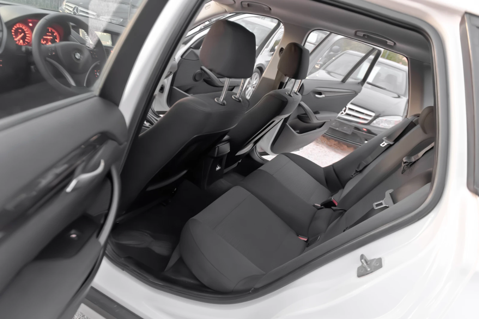 BMW X1 18d Obslujen 100% | Mobile.bg � ����������� 12