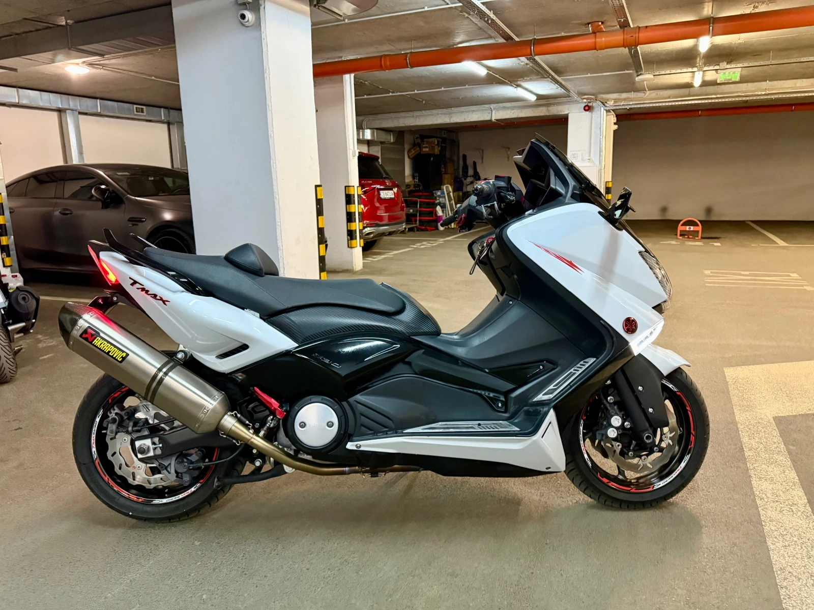 Yamaha T-max 530* Akrapovic* Malossi* Led, снимка 4 - Мотоциклети и мототехника - 55878518
