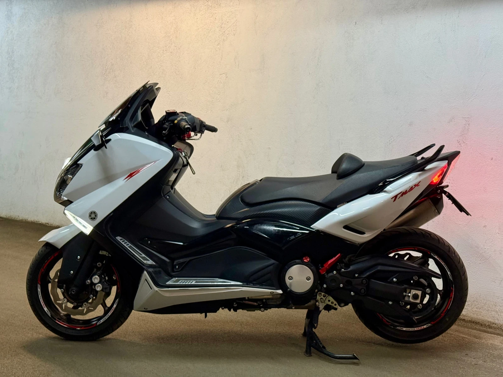 Yamaha T-max 530* Akrapovic* Malossi* Led, снимка 2 - Мотоциклети и мототехника - 55878518