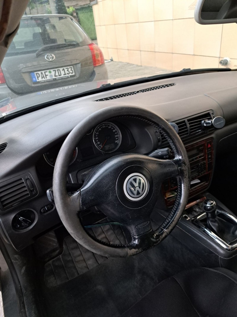 VW Passat, снимка 6 - Автомобили и джипове - 46040728