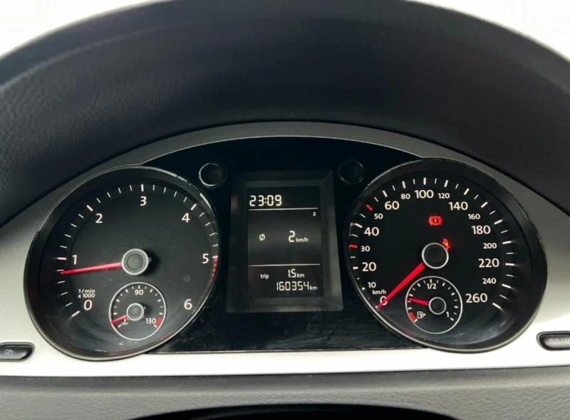 VW Passat 2.0TDi EURO 5A ПЕРФЕКТЕН, снимка 12 - Автомобили и джипове - 50277923