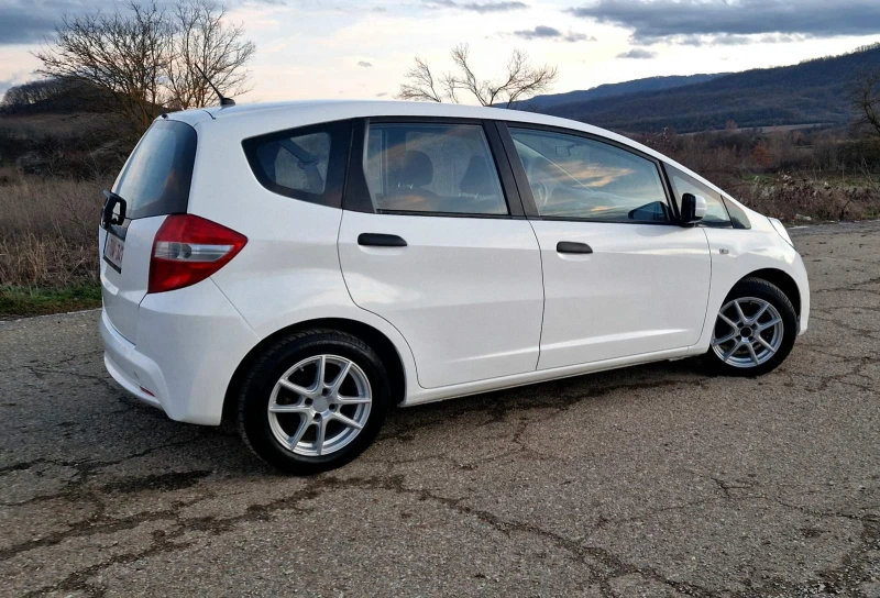 Honda Jazz 1.2куб.90к.с. 2012г. , снимка 5 - Автомобили и джипове - 53138169