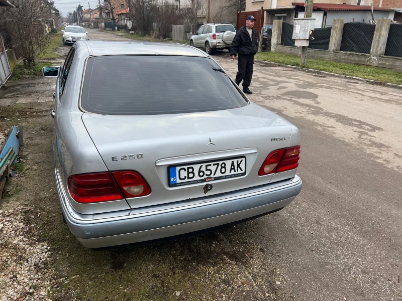 Mercedes-Benz E 250, снимка 4 - Автомобили и джипове - 53420535