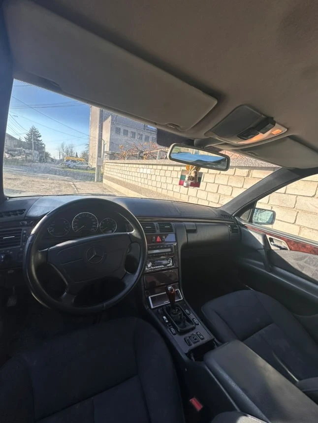 Mercedes-Benz E 250, снимка 5 - Автомобили и джипове - 52805188