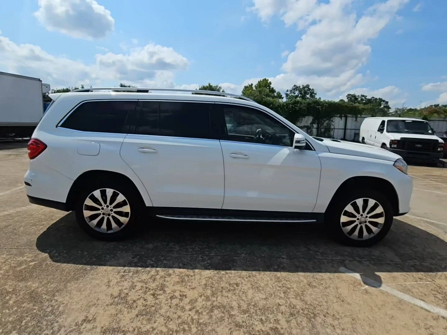 Mercedes-Benz GLS 450 LANE ASSIST* 7МЕСТА* ПАНОРАМА* KEYLESS* CARPLAY* М - изображение 4