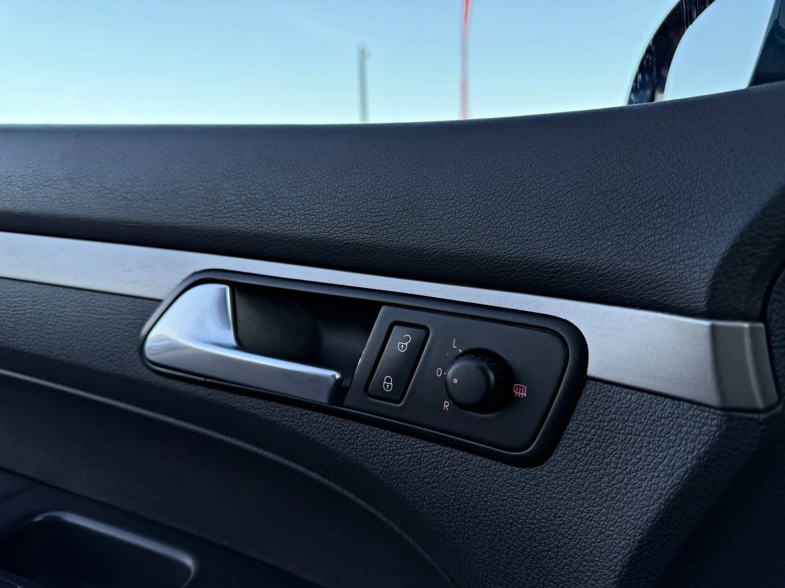 VW Touran ПОДГРЕВ 6 СКОРОСТИ  * ОБСЛУЖЕН* НОВИ ГУМИ, снимка 13 - Автомобили и джипове - 53786496