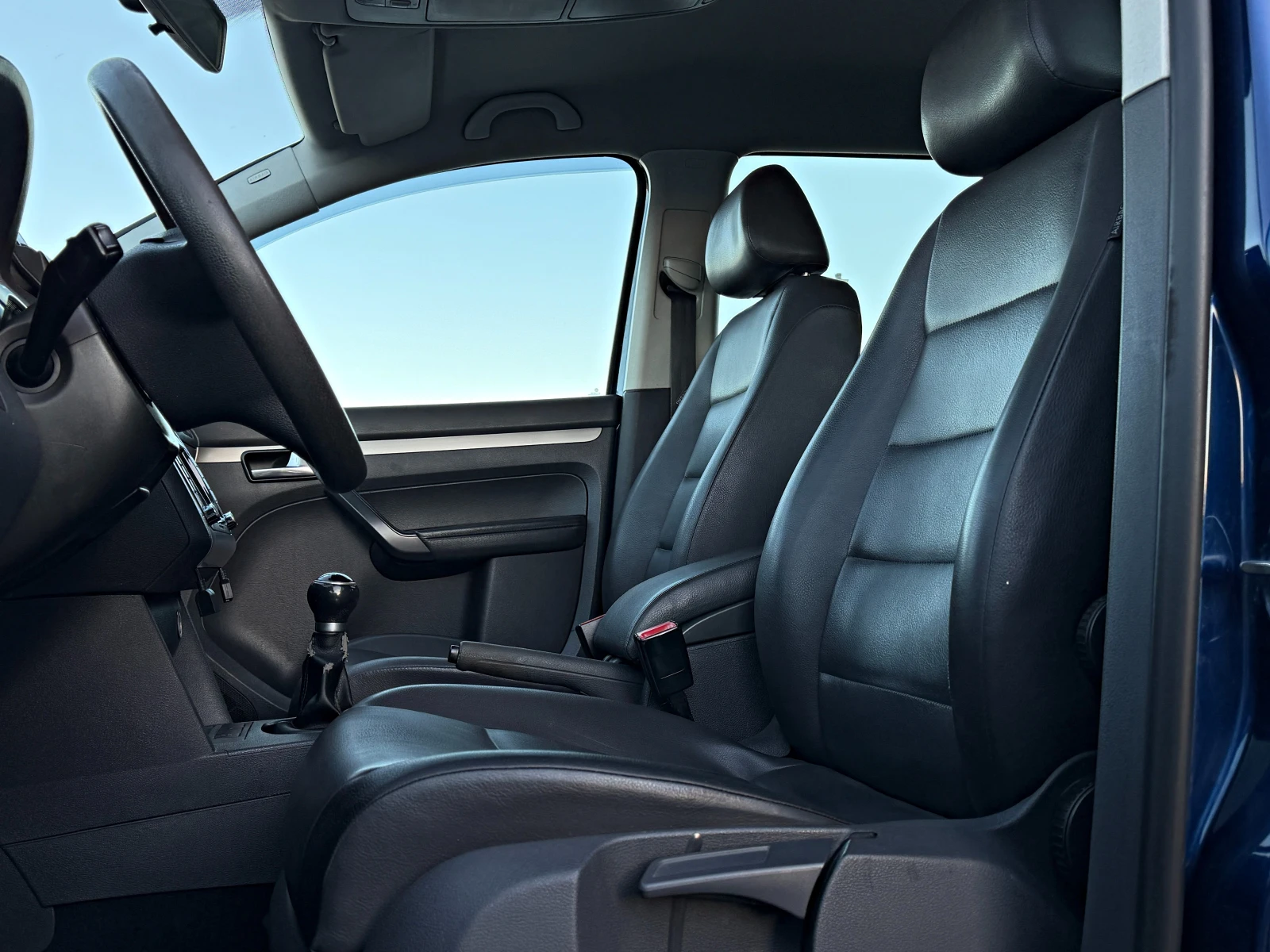 VW Touran ПОДГРЕВ 6 СКОРОСТИ  * ОБСЛУЖЕН* НОВИ ГУМИ, снимка 7 - Автомобили и джипове - 53786496