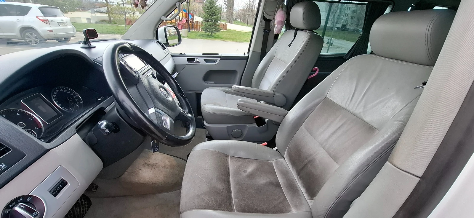 VW Multivan BiTDI Highline, снимка 10 - Автомобили и джипове - 54406523