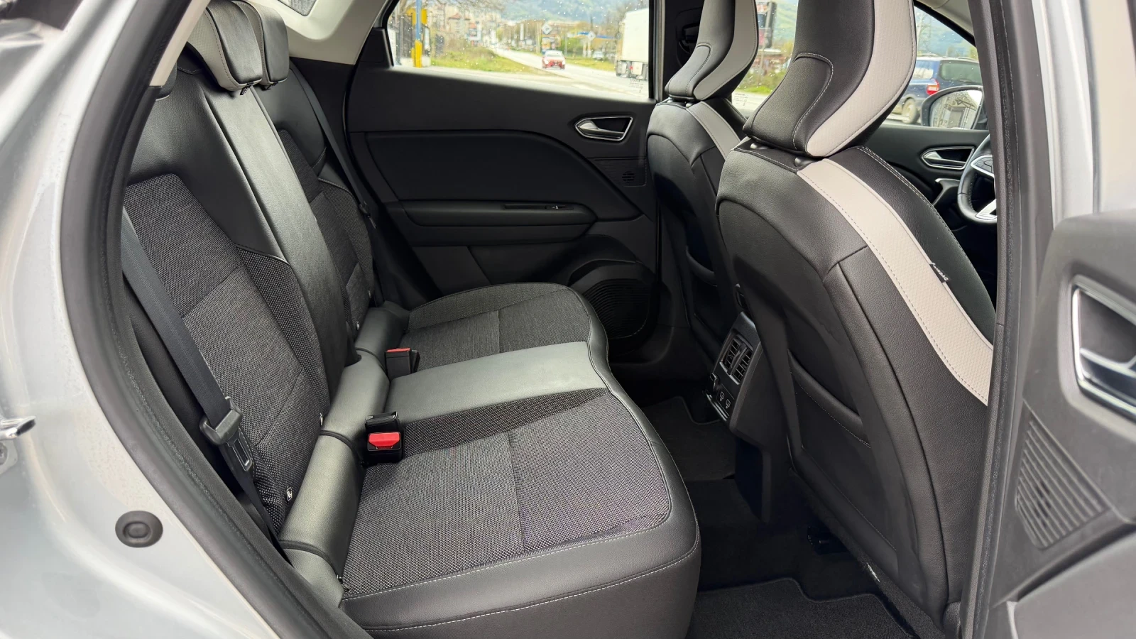 Renault Captur 1.5DCI AUTOMATIC, снимка 10 - Автомобили и джипове - 54102637