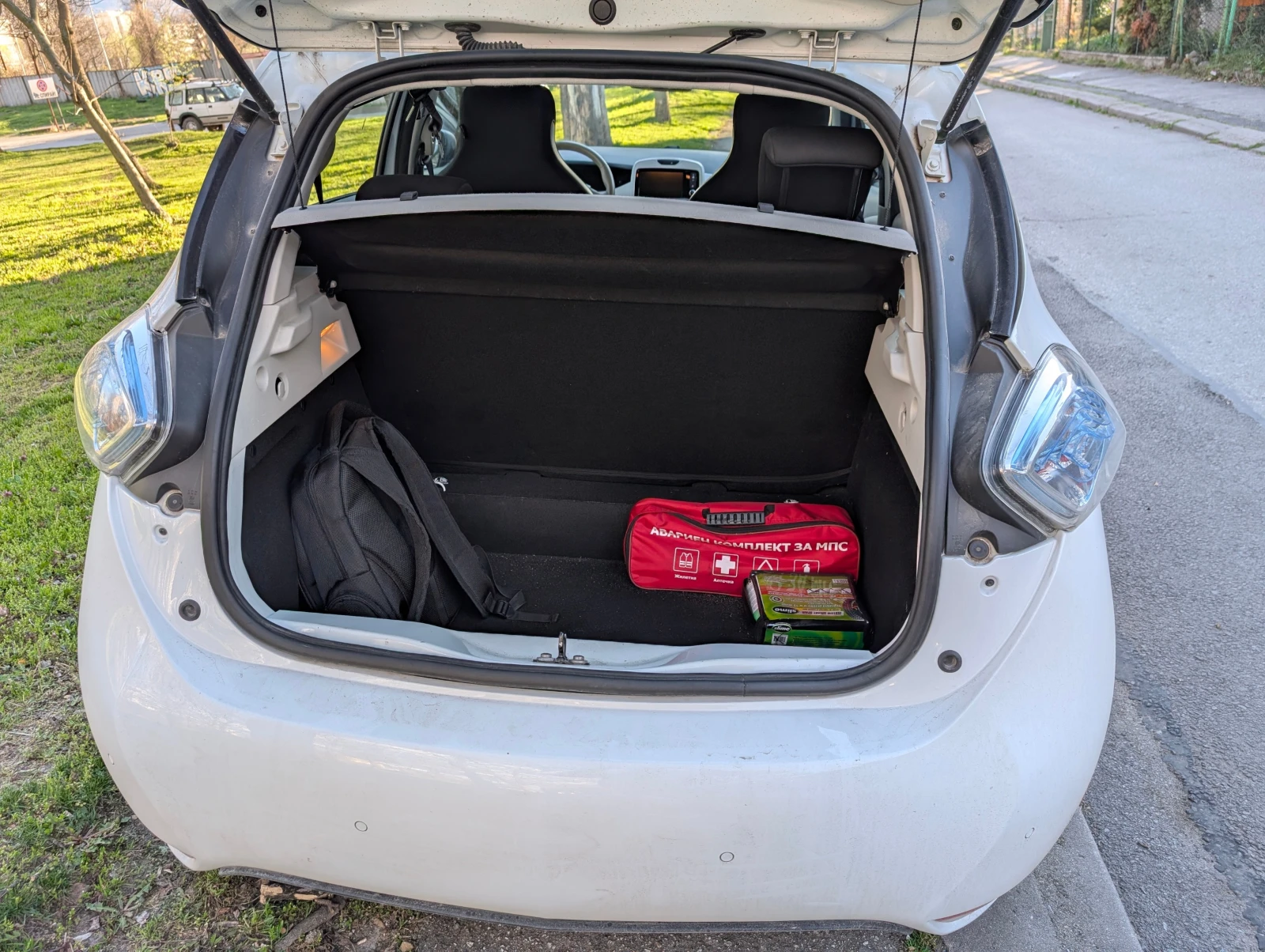 Renault Zoe, снимка 10 - Автомобили и джипове - 54151078