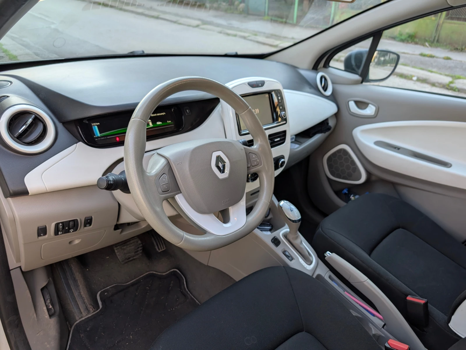 Renault Zoe, снимка 7 - Автомобили и джипове - 54151078