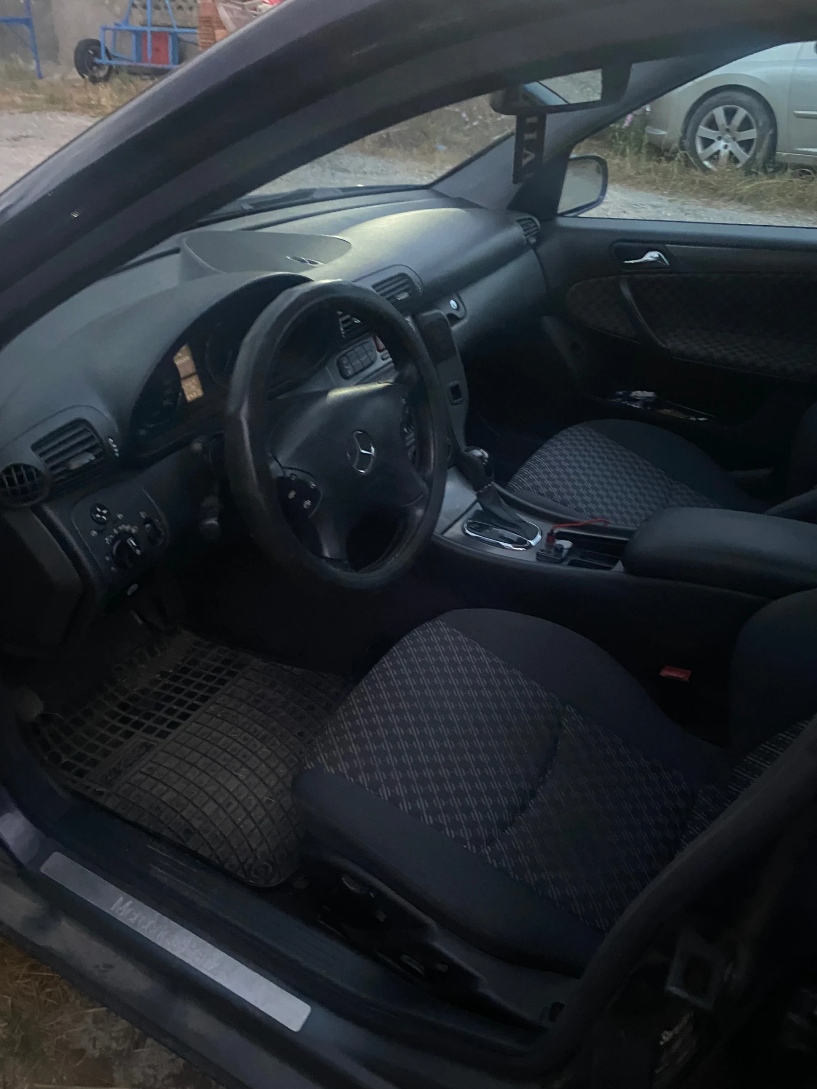 Mercedes-Benz C 270 Avantgarde, снимка 7 - Автомобили и джипове - 55157486