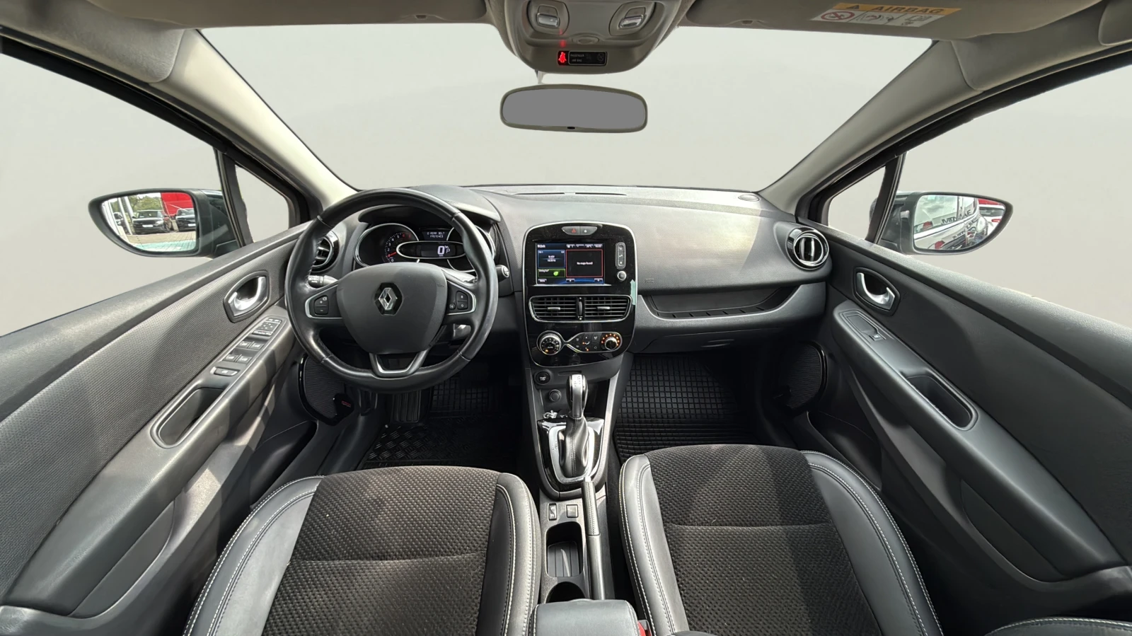 Renault Clio 1.2 i, снимка 9 - Автомобили и джипове - 55158048