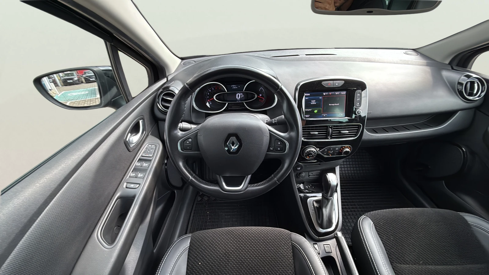 Renault Clio 1.2 i, снимка 10 - Автомобили и джипове - 55158048