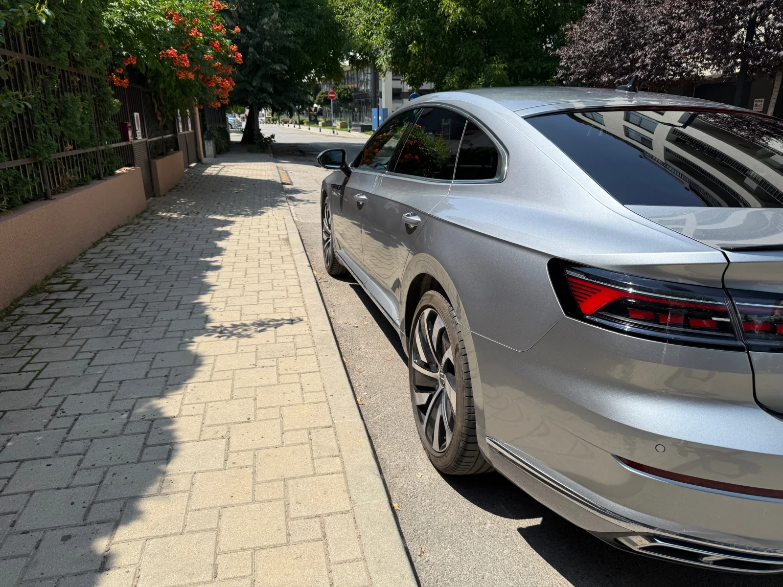 VW Arteon 2.0 TSI R-Line, снимка 8 - Автомобили и джипове - 55341500