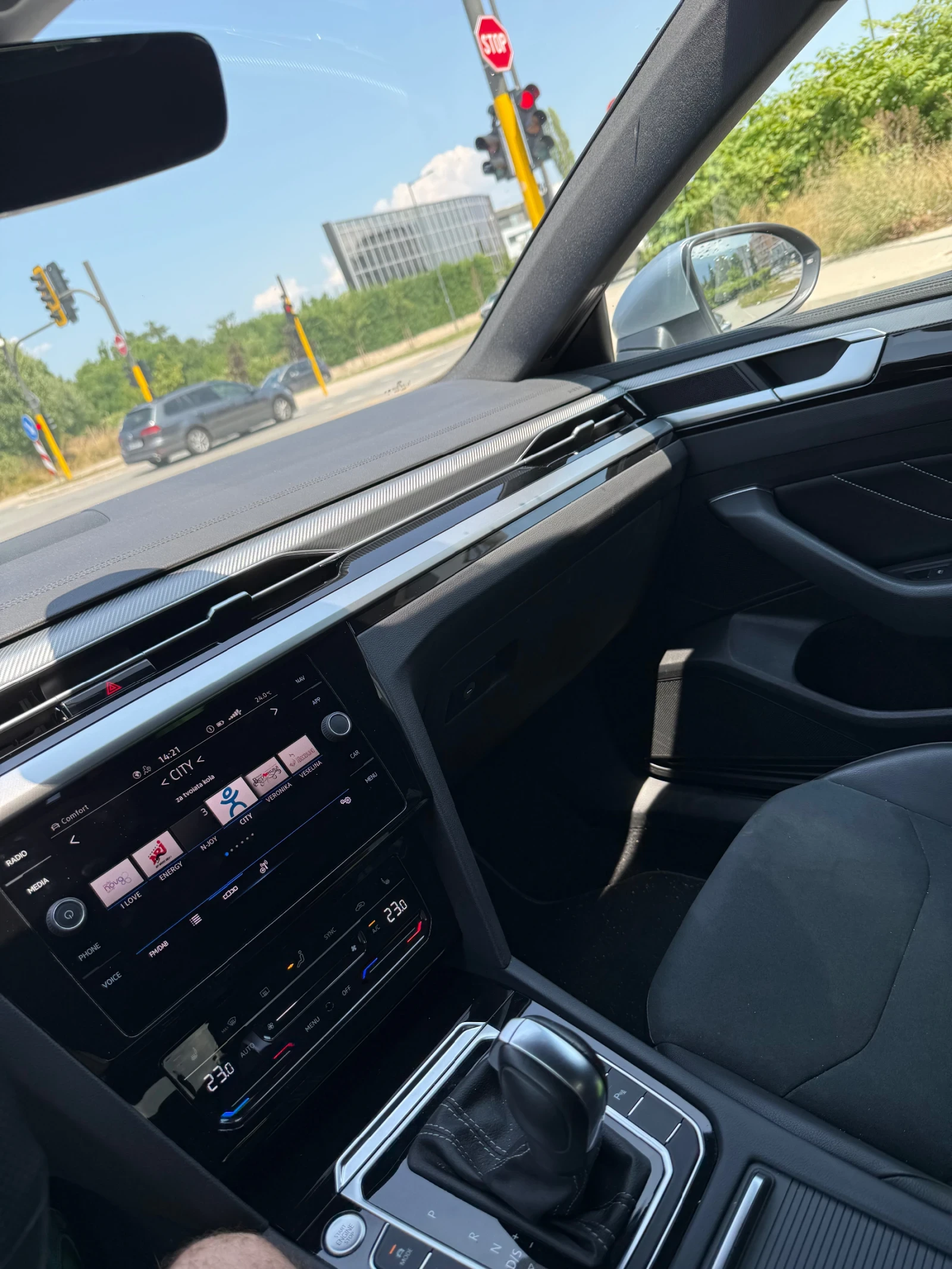 VW Arteon 2.0 TSI R-Line, снимка 14 - Автомобили и джипове - 55341500