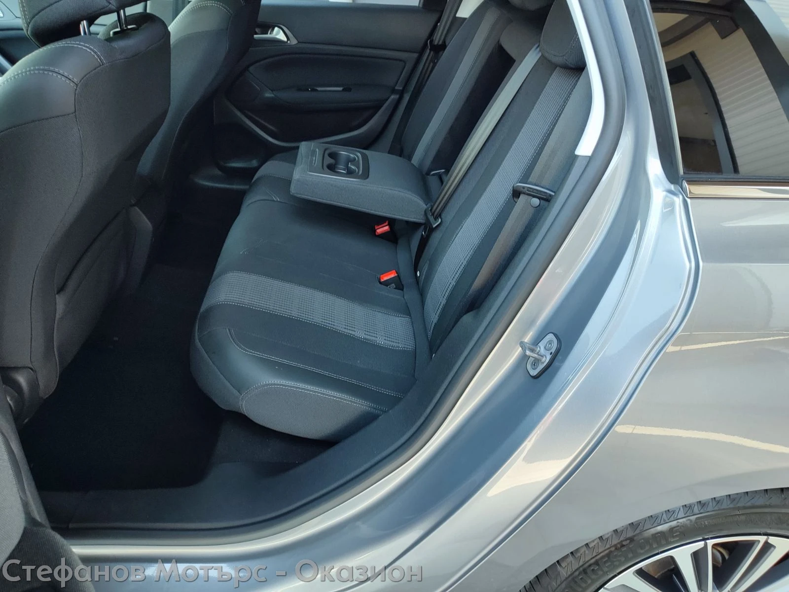 Peugeot 308 SW Allure 1.5 BlueHDi (130hp) AT8, снимка 13 - Автомобили и джипове - 55351682