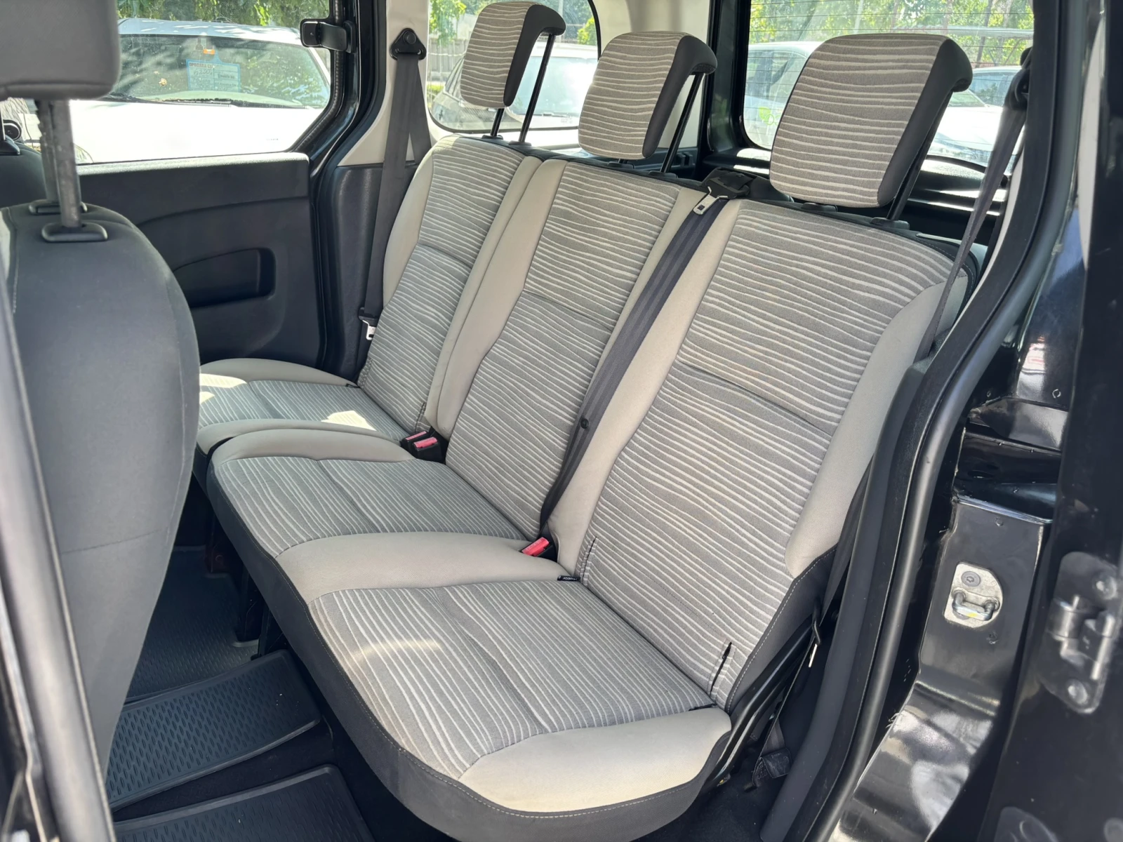 Renault Kangoo 1.5 DCi, снимка 11 - Автомобили и джипове - 55536183