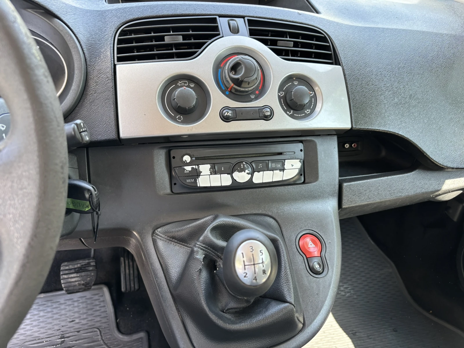 Renault Kangoo 1.5 DCi, снимка 9 - Автомобили и джипове - 55536183