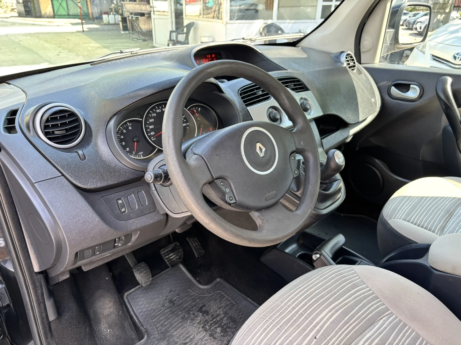 Renault Kangoo 1.5 DCi, снимка 7 - Автомобили и джипове - 55536183