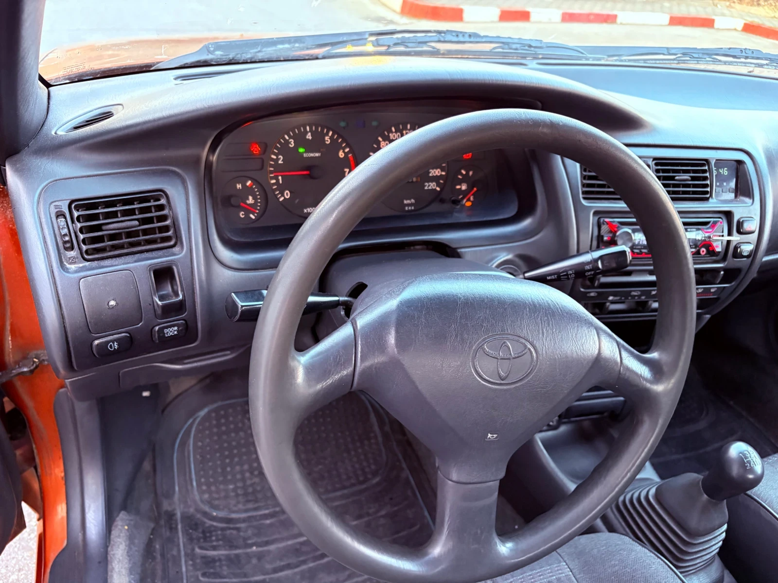 Toyota Corolla 1.3 XLI, снимка 6 - Автомобили и джипове - 55586608