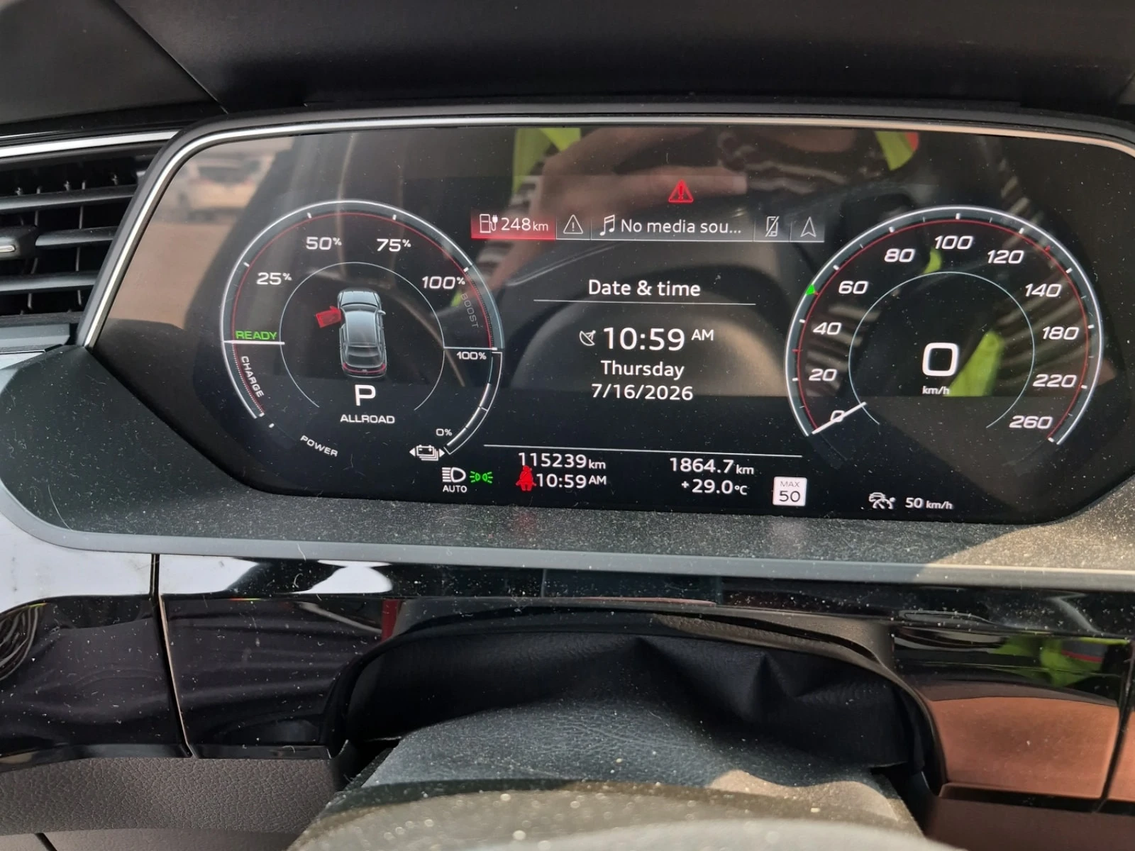 Audi E-Tron TECHNIK/CARFAX/ОБДУХ/ПАНО/ОТ ПРЕДСТАВИТЕЛСТВО, снимка 9 - Автомобили и джипове - 56013104