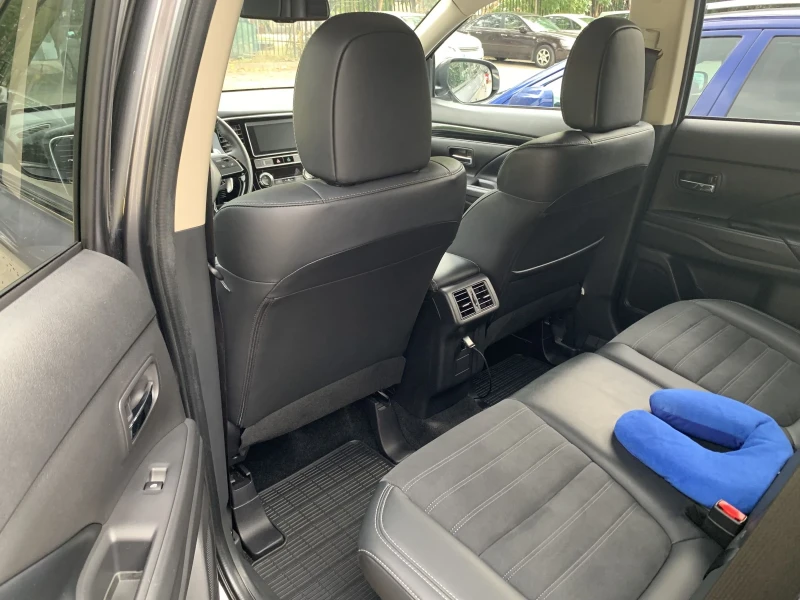 Mitsubishi Outlander, снимка 10 - Автомобили и джипове - 53201025