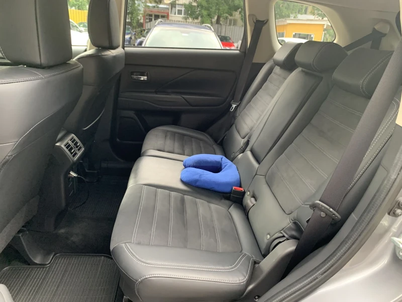 Mitsubishi Outlander, снимка 11 - Автомобили и джипове - 53201025