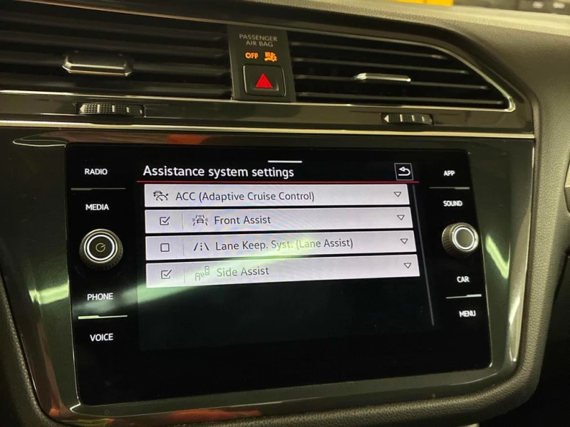 VW Tiguan * Comfortline R Line Black Edition * CARFAX * AWD , снимка 15 - Автомобили и джипове - 53251815