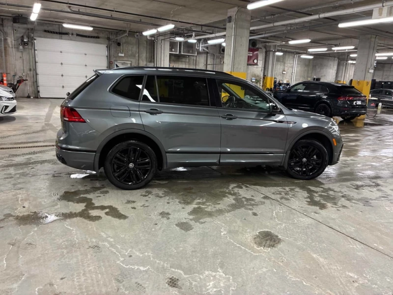 VW Tiguan * Comfortline R Line Black Edition * CARFAX * AWD , снимка 3 - Автомобили и джипове - 53251815