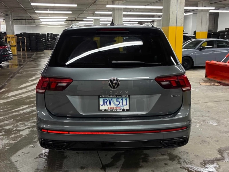 VW Tiguan * Comfortline R Line Black Edition * CARFAX * AWD , снимка 4 - Автомобили и джипове - 53251815