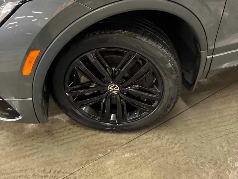 VW Tiguan * Comfortline R Line Black Edition * CARFAX * AWD , снимка 7 - Автомобили и джипове - 53251815