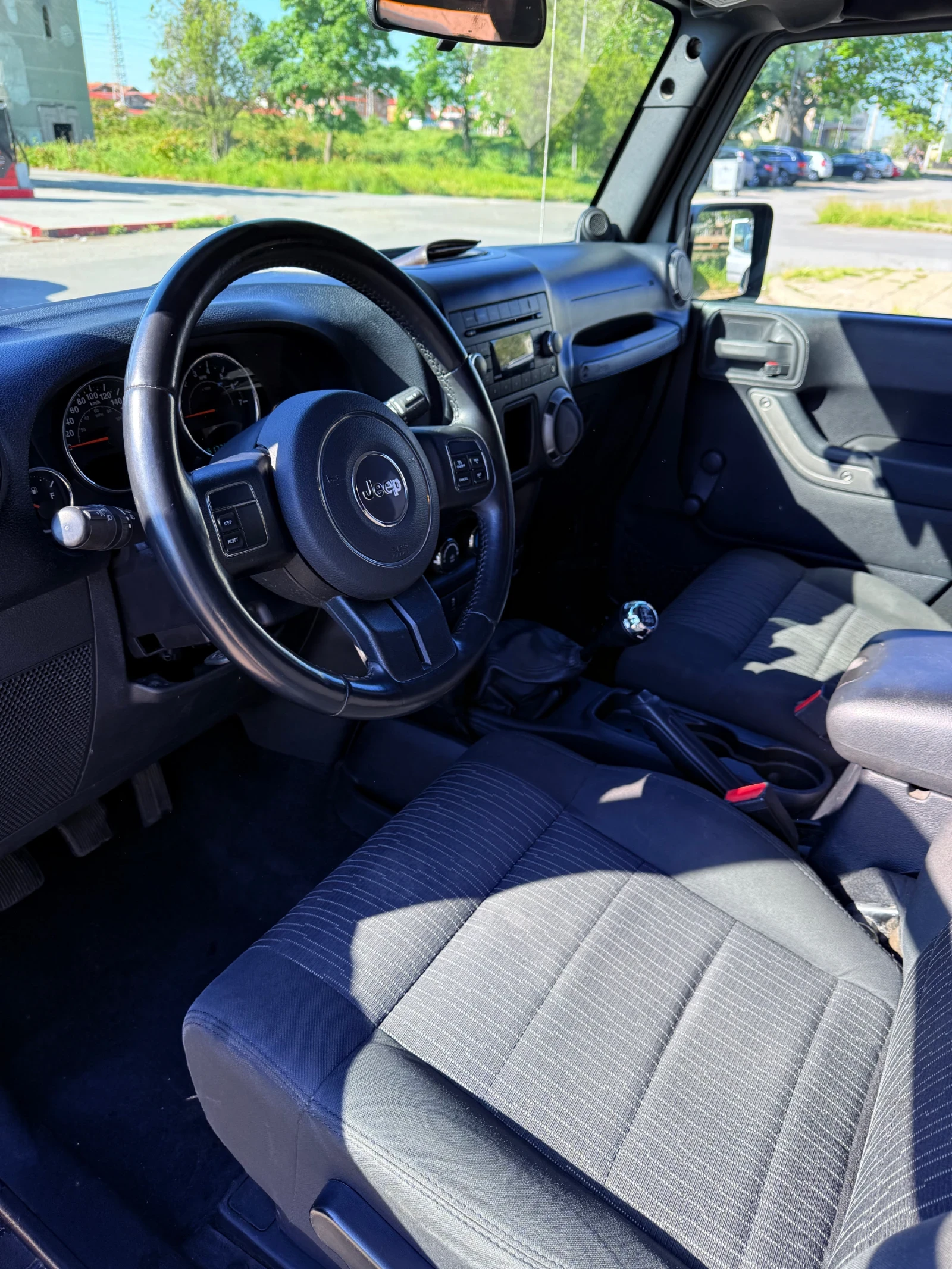 Jeep Wrangler 3.6L SPORT SAHARA  - изображение 8